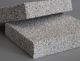 勻質板是一種EPS顆粒與無機硅質材料聚合而成的改性EPS板材，防火等級可達A2級，是一種新型防火保溫材料，應用于保溫系統中保溫層材料。具有防水、防火、隔熱、保溫、吸音的效果。